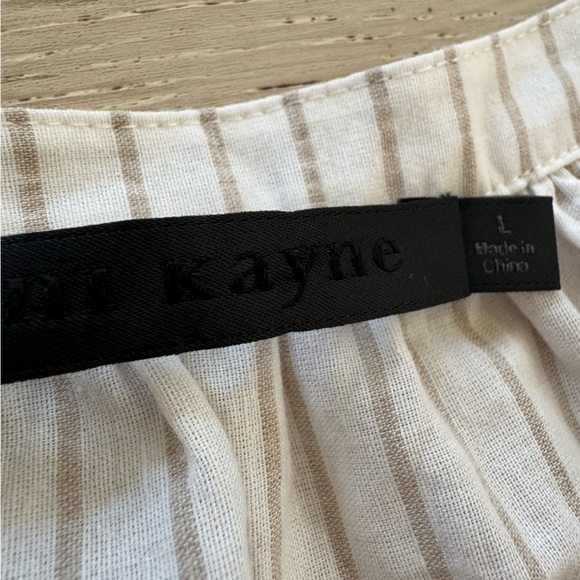 NWOT JENNI KAYNE
Willow Blouse in Putty Stripe L - Picture 10 of 10
